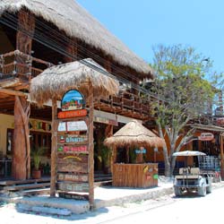 Plaza El Pueblito from outside