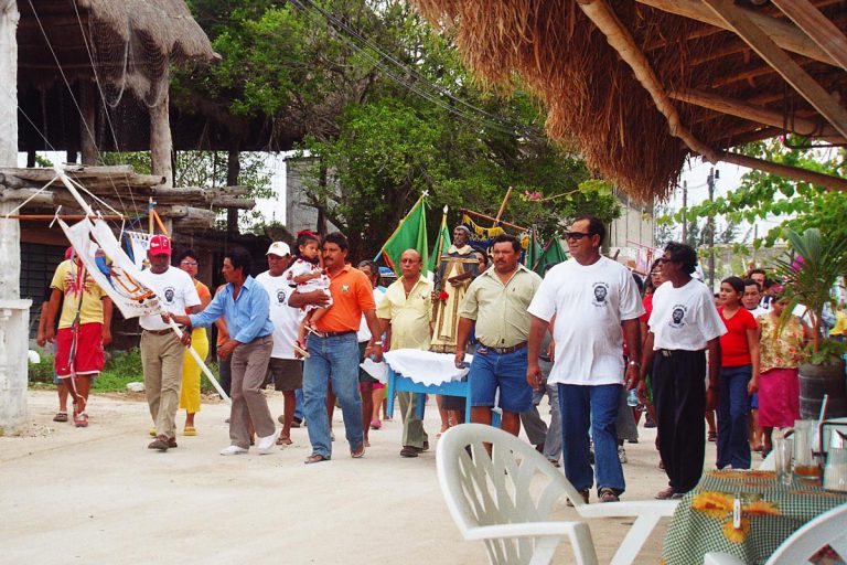 Umzug beim Festival San Telmo auf der Insel Holbox