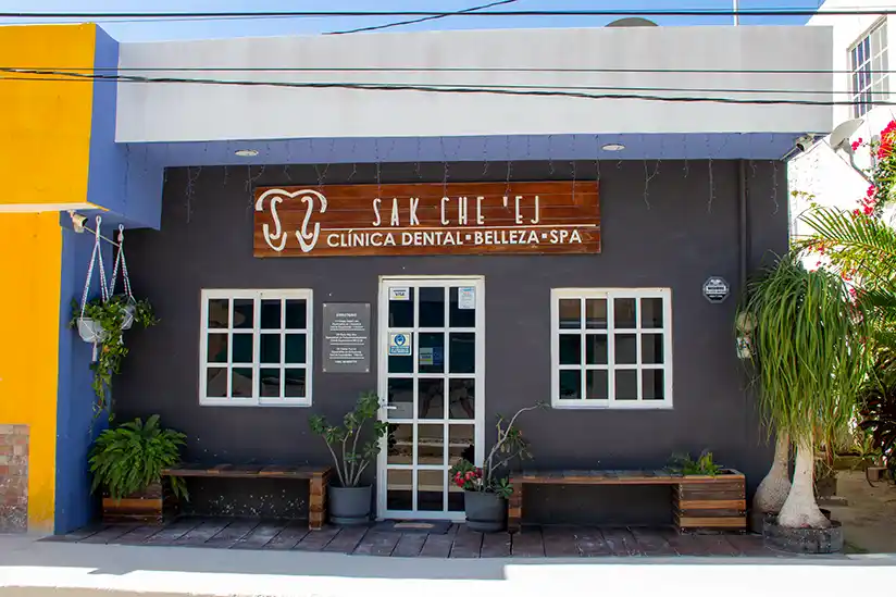 Sak Che'ej Clinica Dental with Dentist on Holbox Island