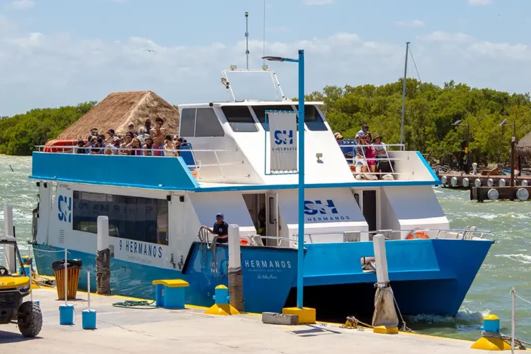 Mooring of the ferry from 9 Hermanos at the port of Holbox Island