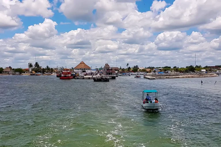 The port in Chiquila in Mexico
