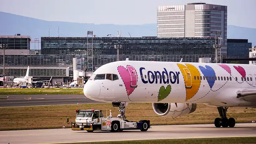 Flüge nach Mexiko: Flugzeug von Condor am Flughafen Frankfurt