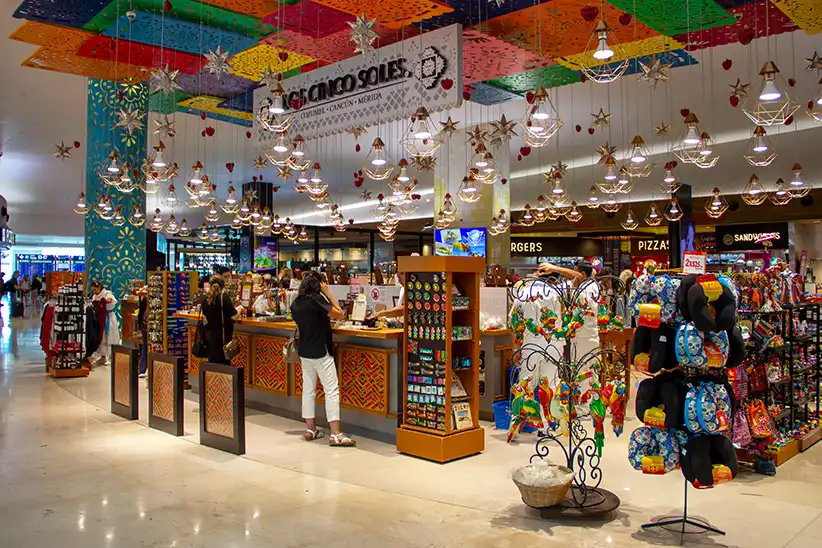 Shop Los Cinco Soles am Airport Cancun in Mexiko