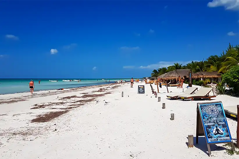 Strandclubs in Holbox an der Playa Grande