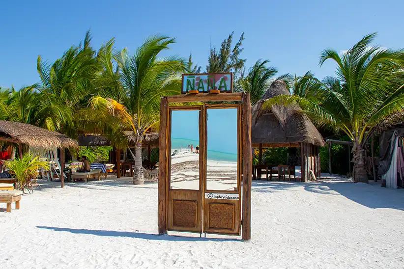 The mirrored door at La Playa De Nana Beach Club